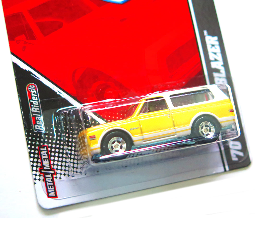 Hot wheel garage Chevy blazer( GOLD WITH white discount top )